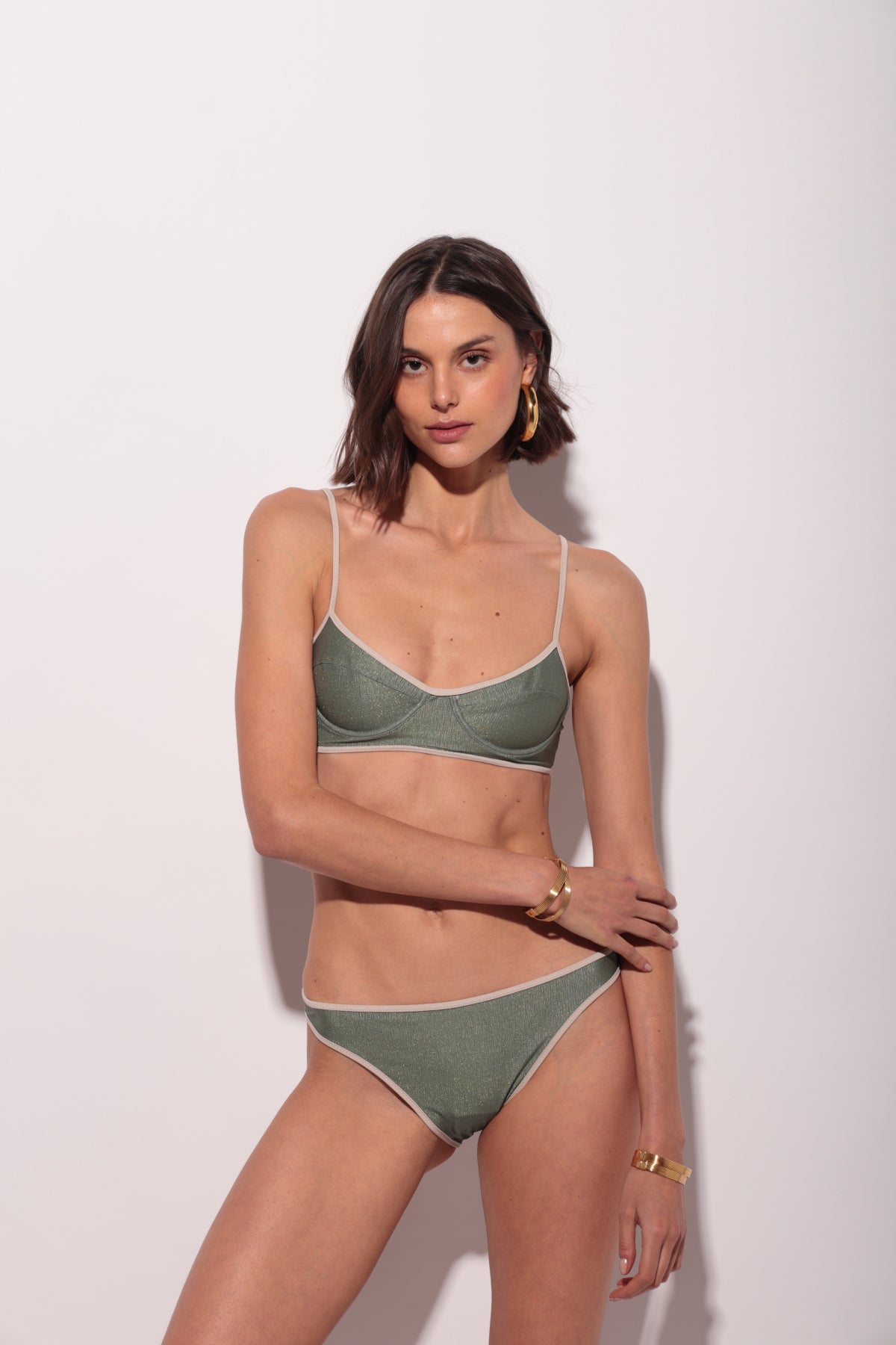 Bikini de aro en tejido verde lúrex con vivos blancos
