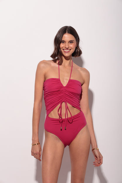 Bañador fucsia con fruncido regulable y escote cut-out