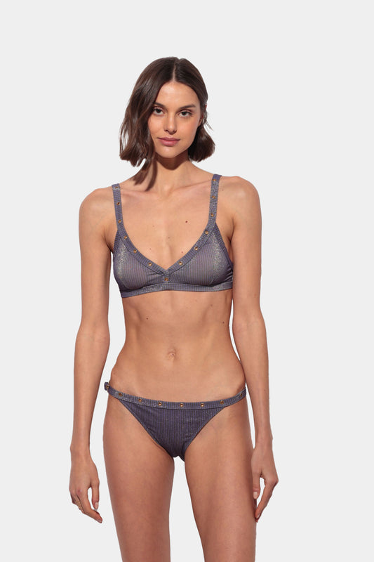 Bella - Bikini Violeta Triángulo con Ojales Dorados y Cierre de Broche